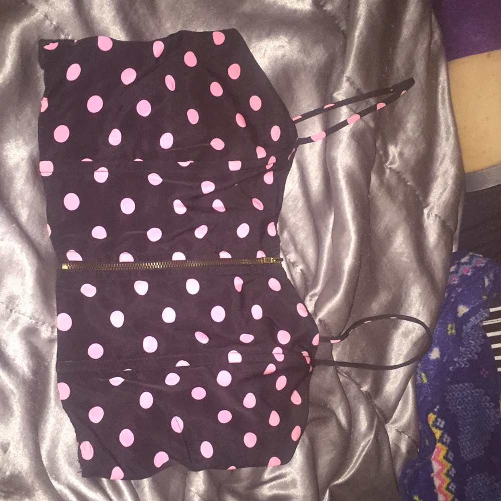 I’m selling this pink and black polkadot crop top